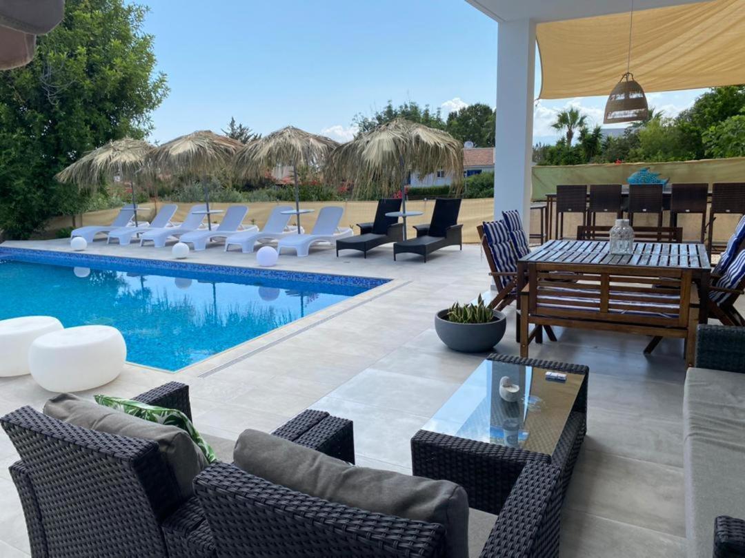 Infinity Blue Villa Willa